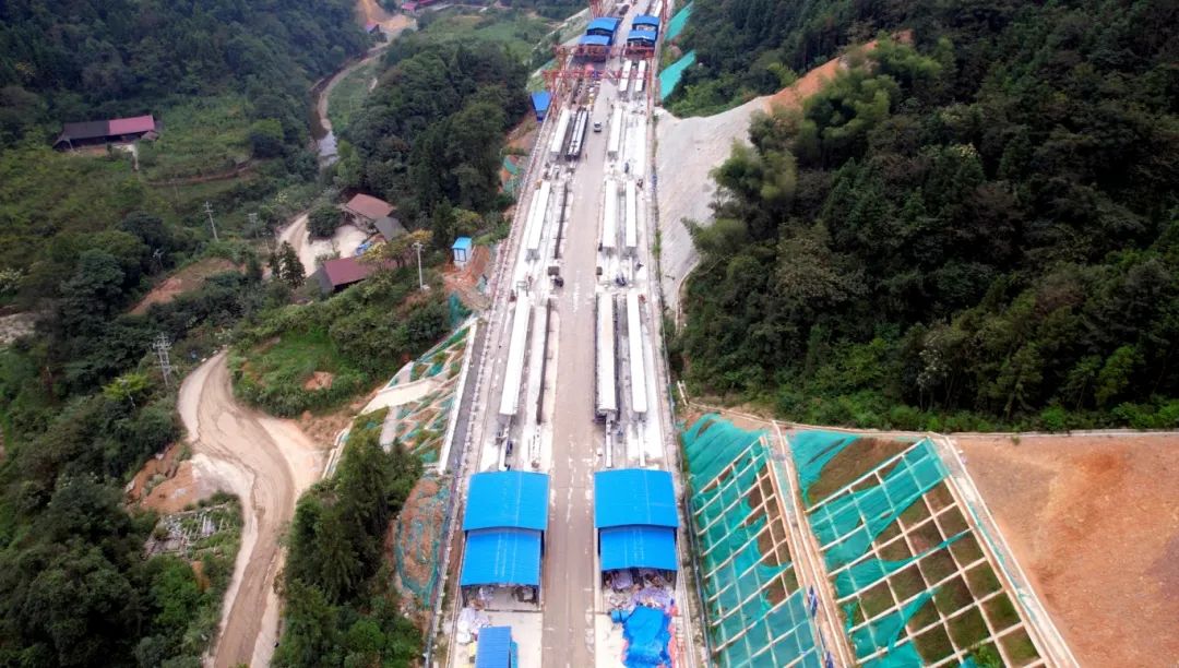 湖南建投交建公司G59张官高速组团方二标项目二号梁场圆满完成全部梁板预制任务